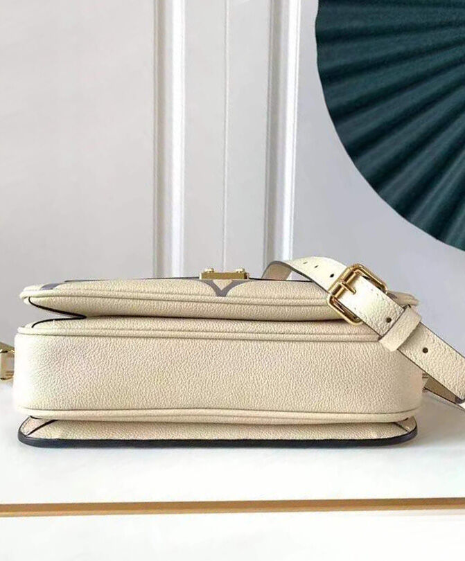 Louis Vuitton Pochette Metis Exclusively Online M45596 Cream